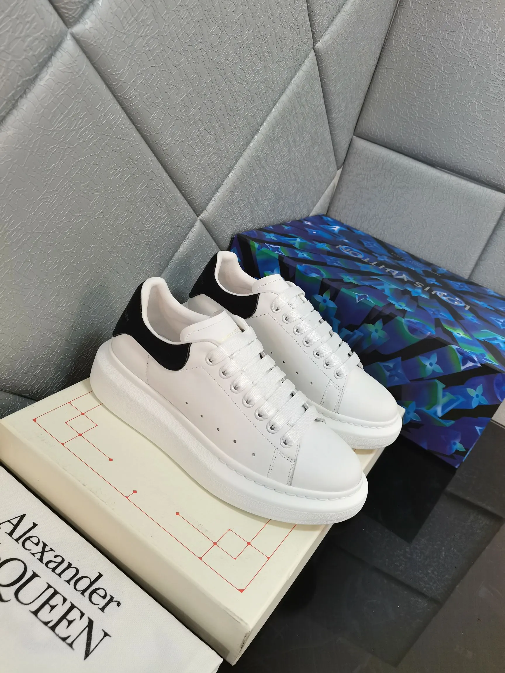 👟👟Ex-factory price 480👟👟 The latest upgraded version in 2022. The material is made of silk matte cowhide with sheepskin lining